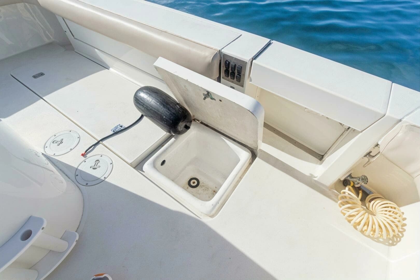 2000 Sea Ray 370 Express Cruiser - Image 60