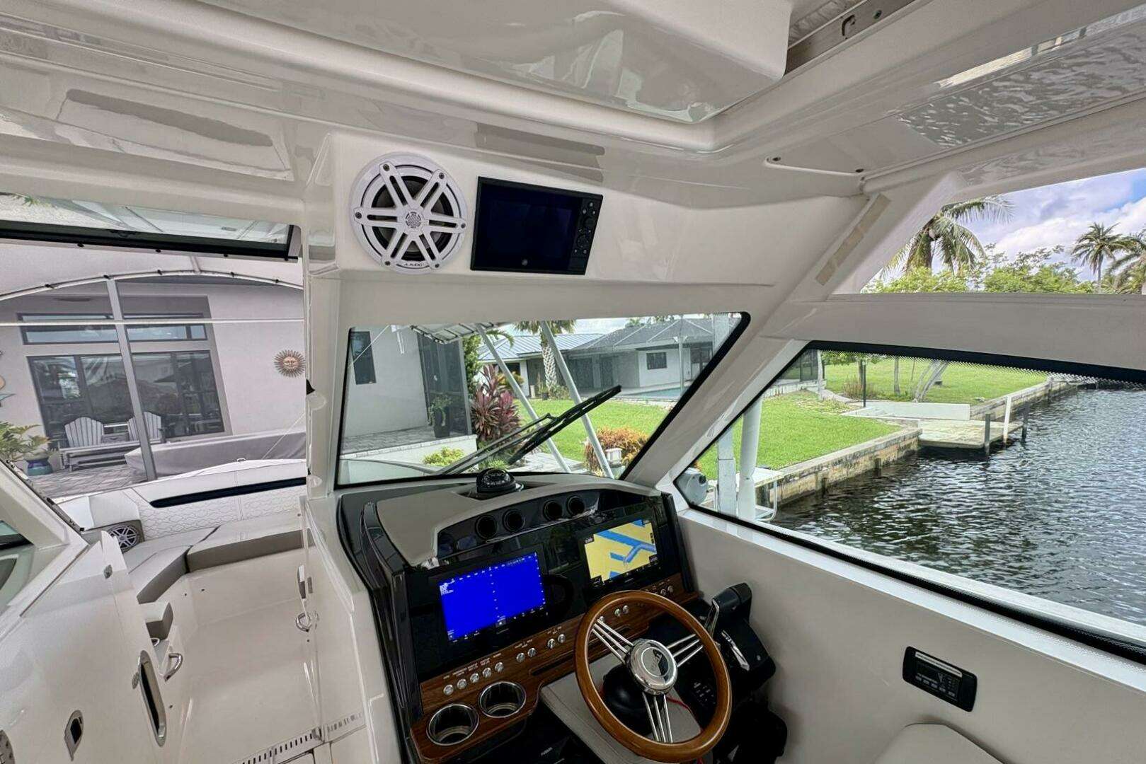 2024 Tiara Sport 34 LX - Image 17