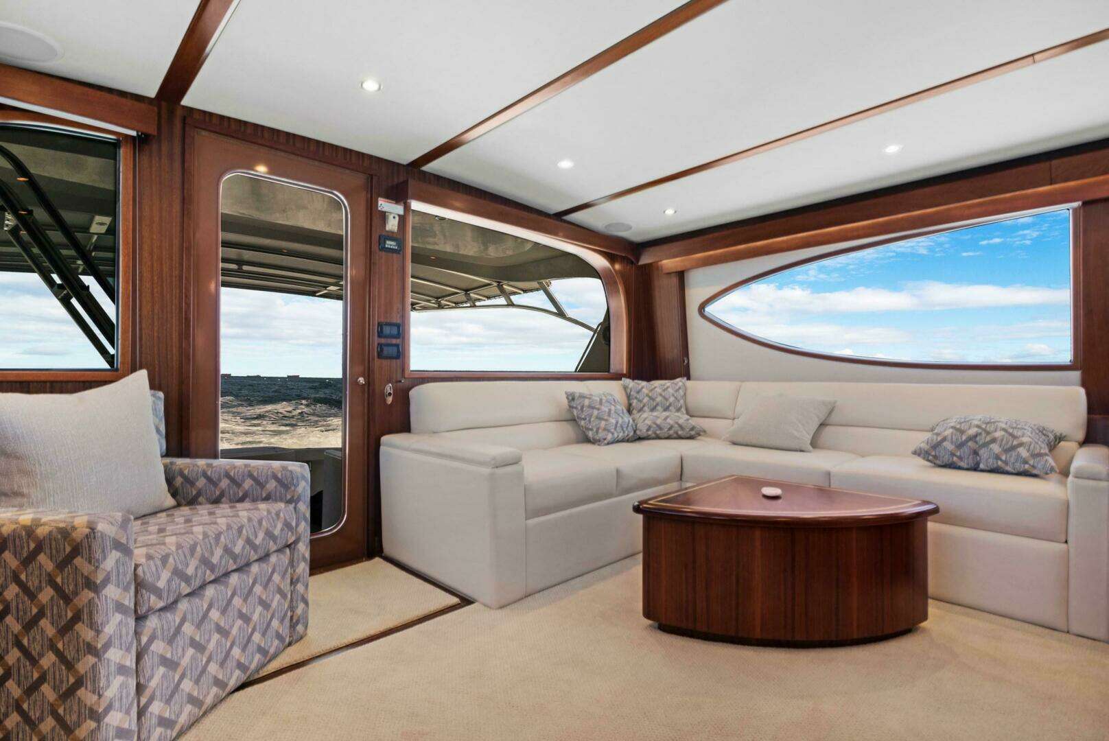2016 Hatteras GT63 - Image 28