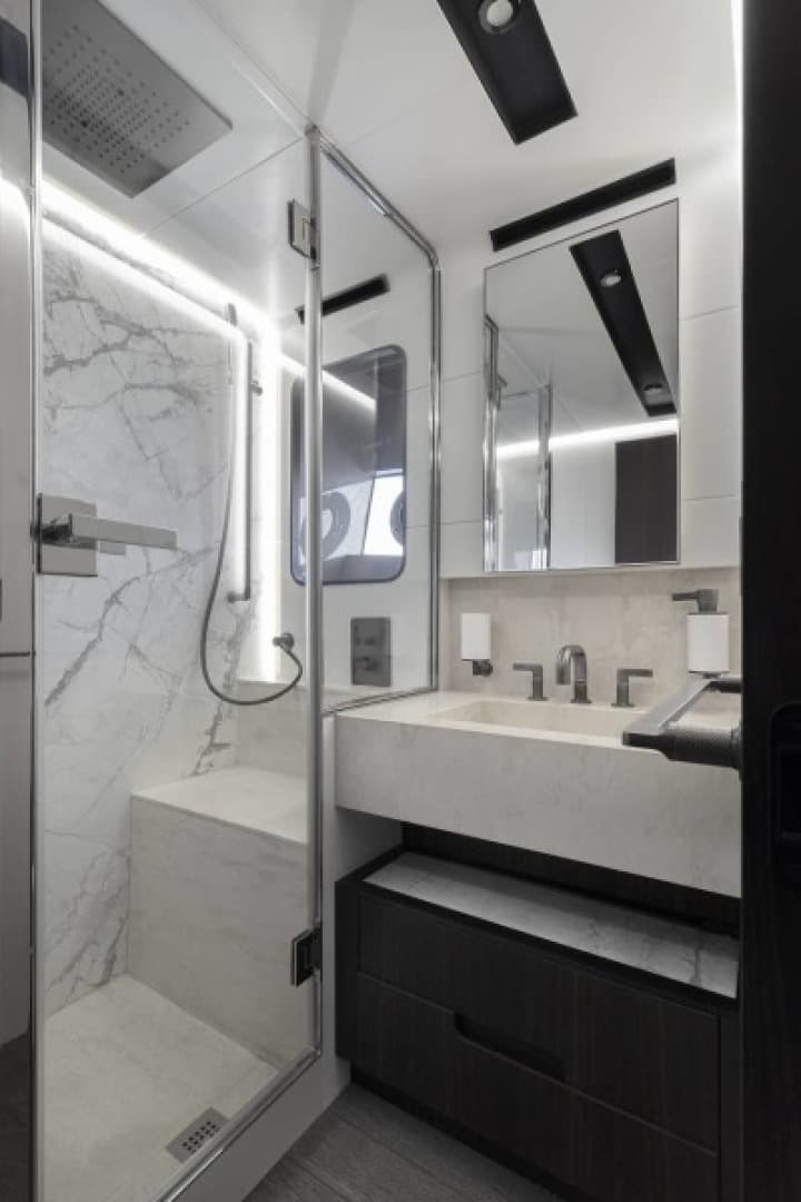2024 Astondoa AS8 Flybridge - Image 31