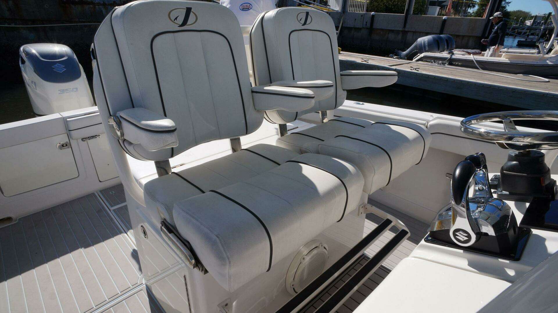 2015 Jupiter 30 FS - Image 11