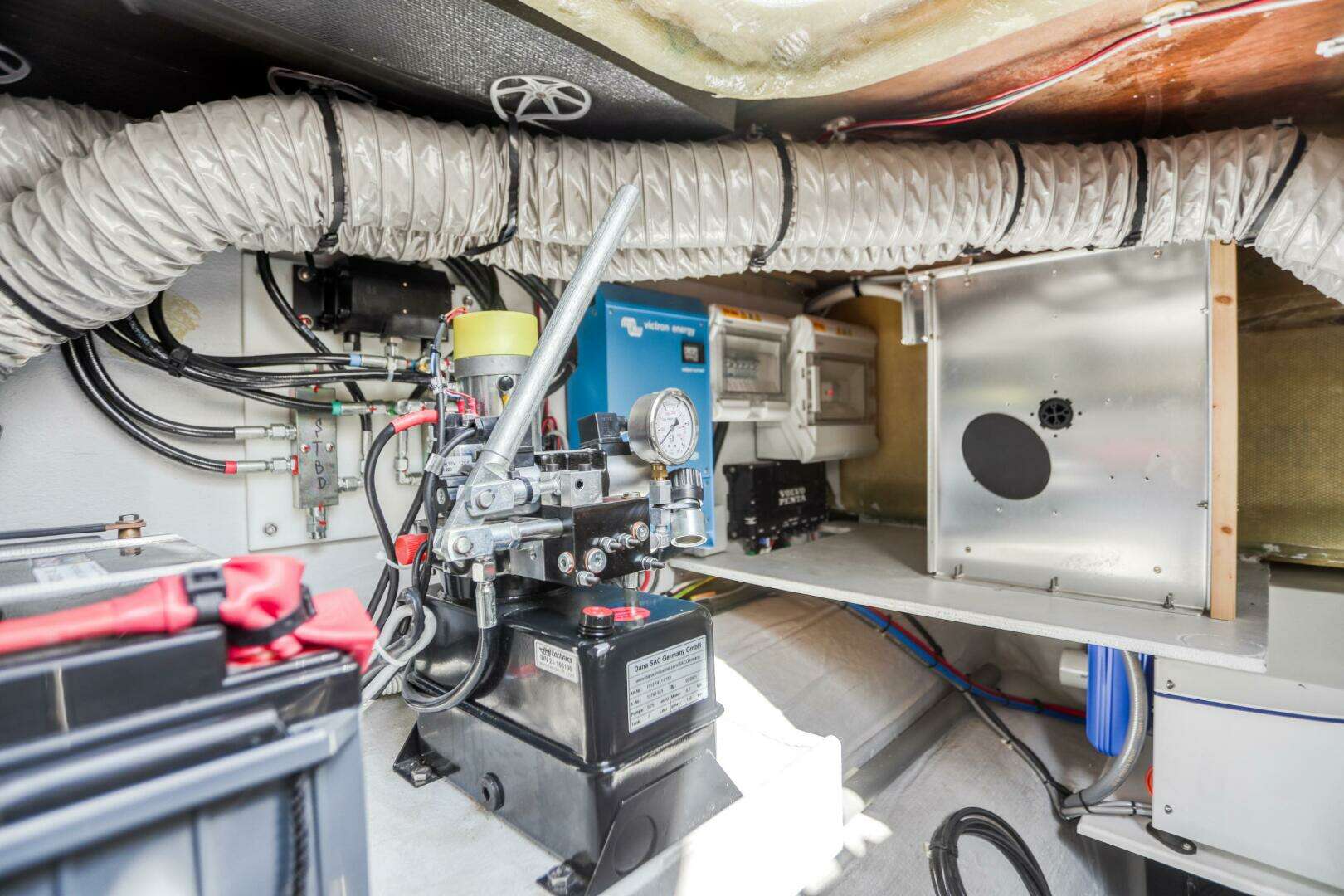 2022 Fountaine Pajot MY6 - Image 56