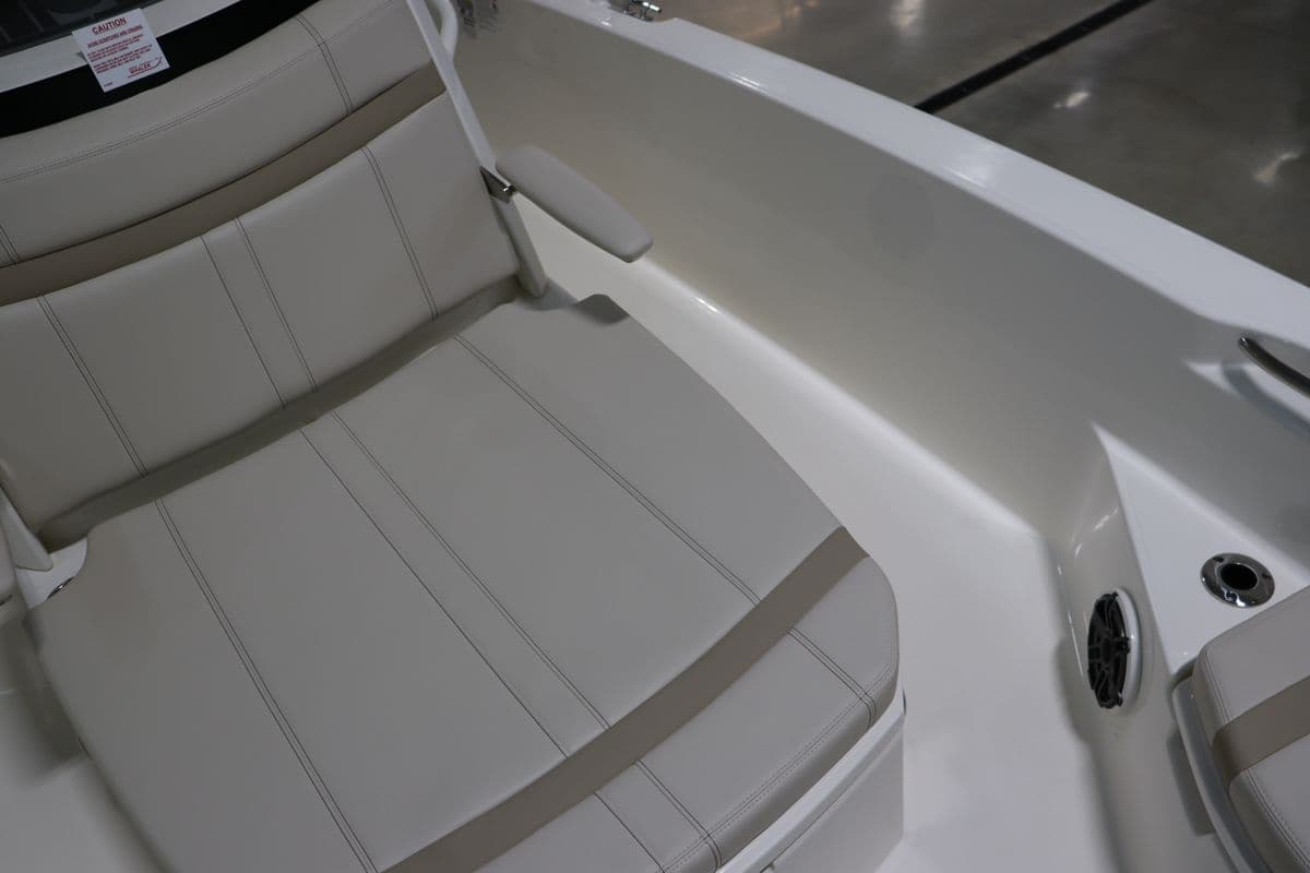 2026 Boston Whaler 25 Dauntless - 30
