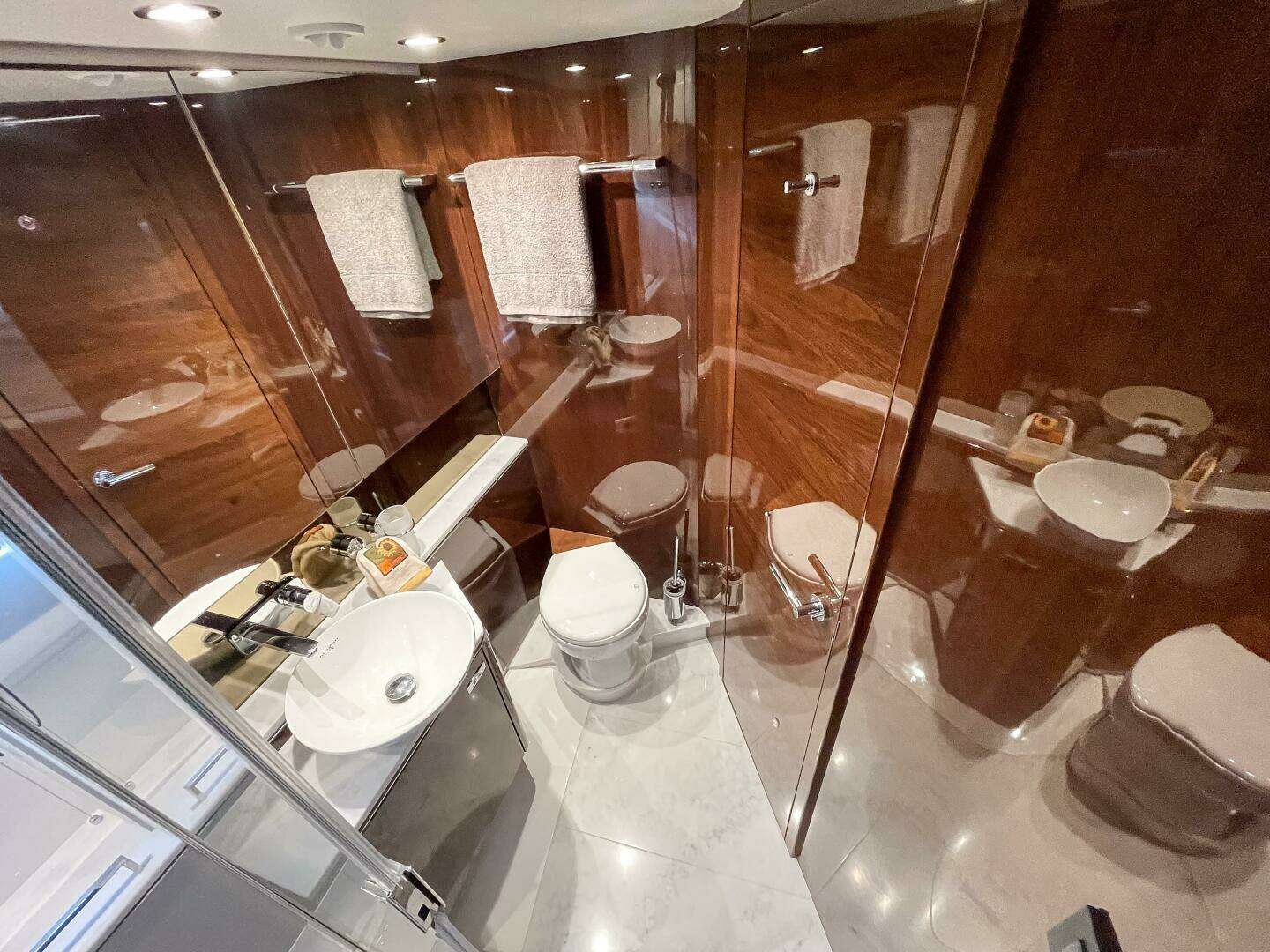 2022 Princess V50 - Image 29