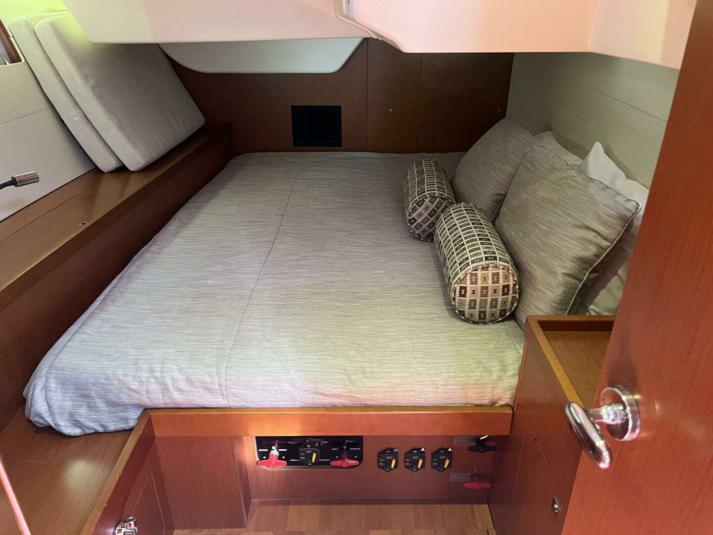 2013 Beneteau Oceanis 48 - Image 38