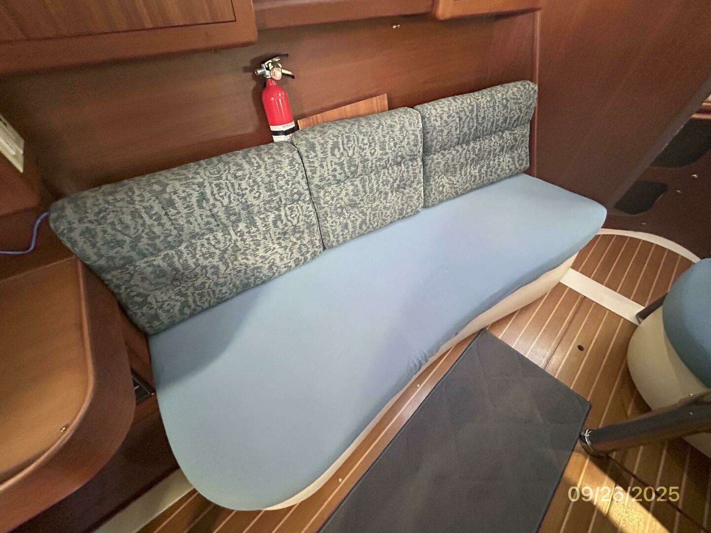 1998 Hunter 376 - Image 48