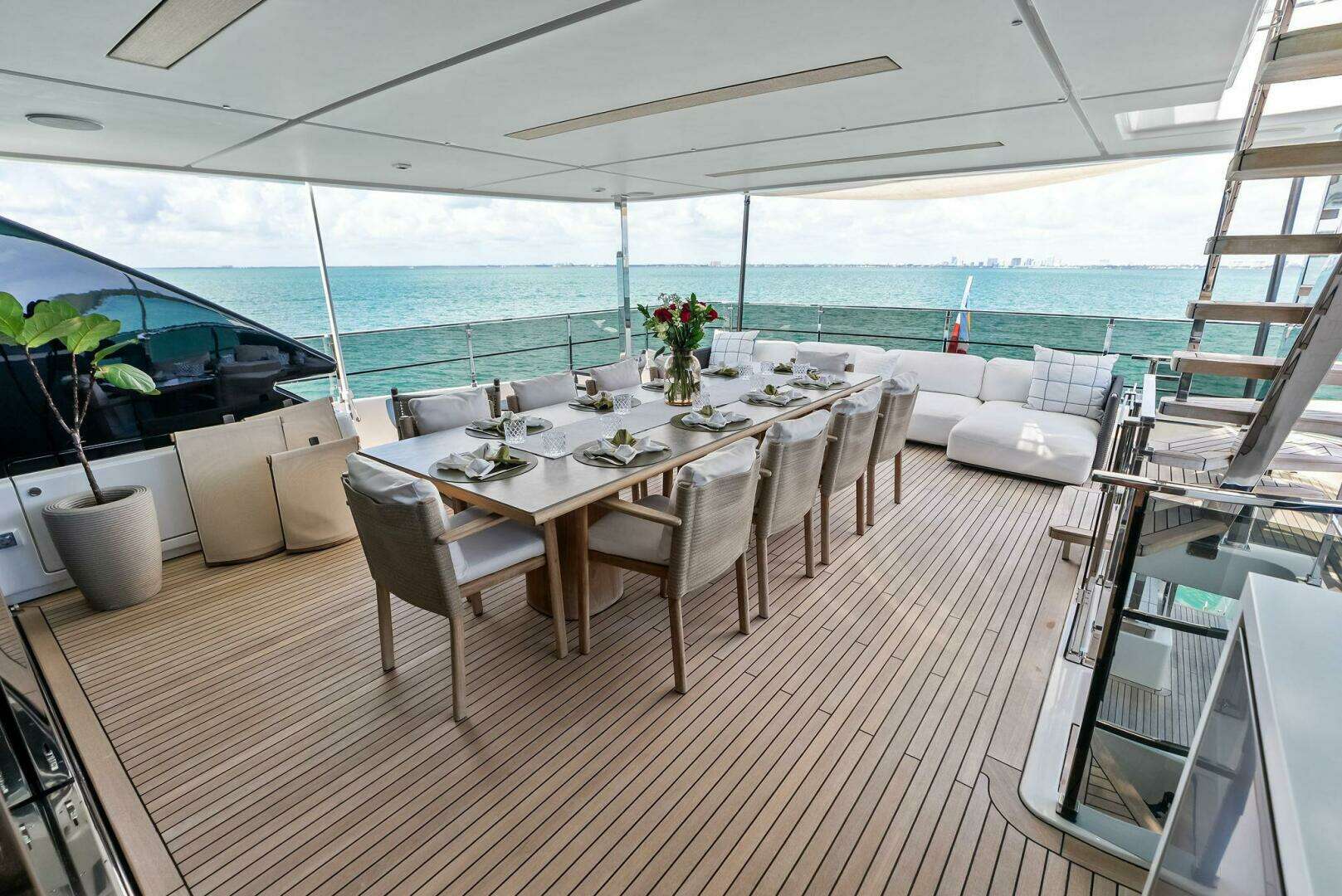 2023 Custom Line 33 Navetta - Image 20