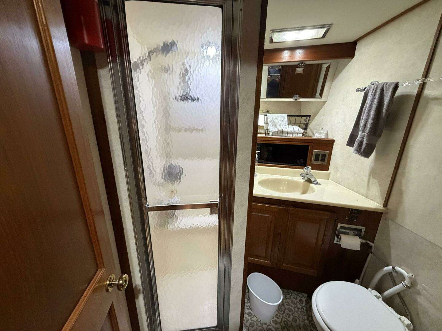 1987 Viking 44 Motor Yacht - Image 64