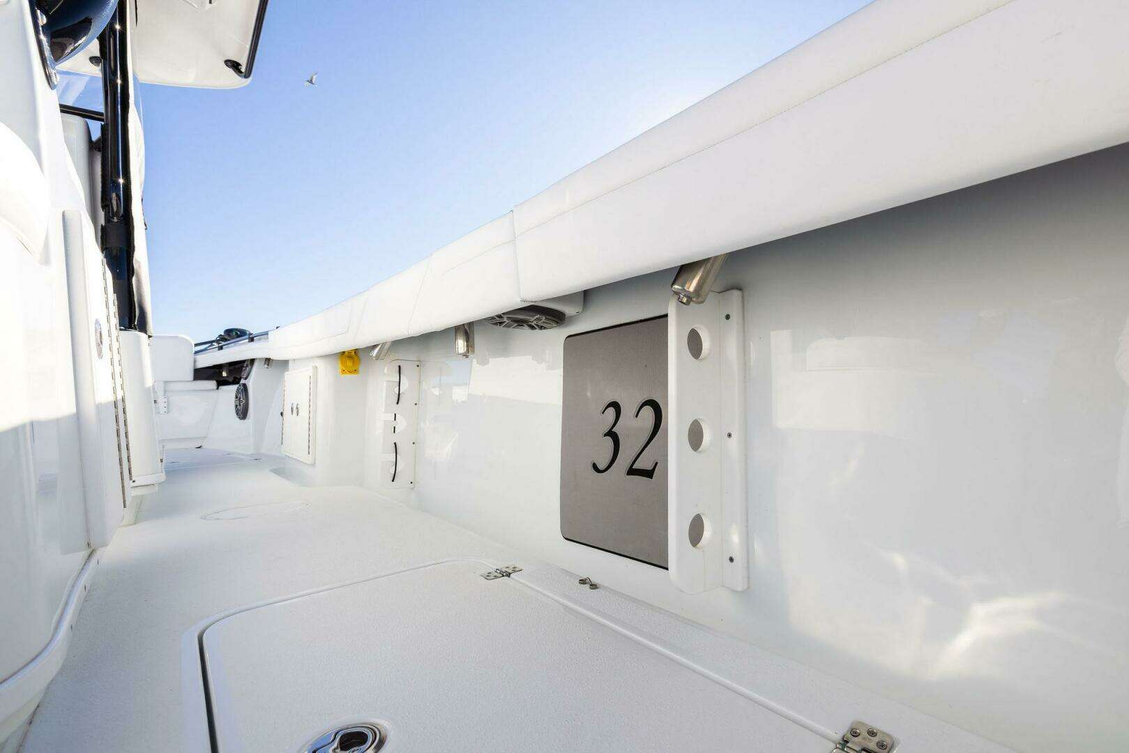 2023 Yellowfin 32 Offshore - Image 60