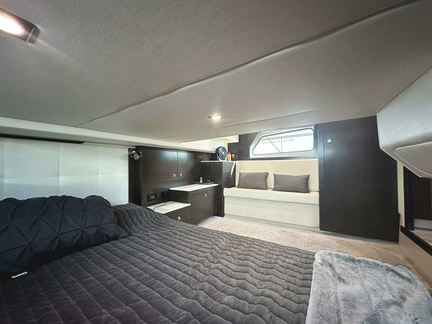 2017 Cruisers Yachts 390 Express Coupe - Image 36