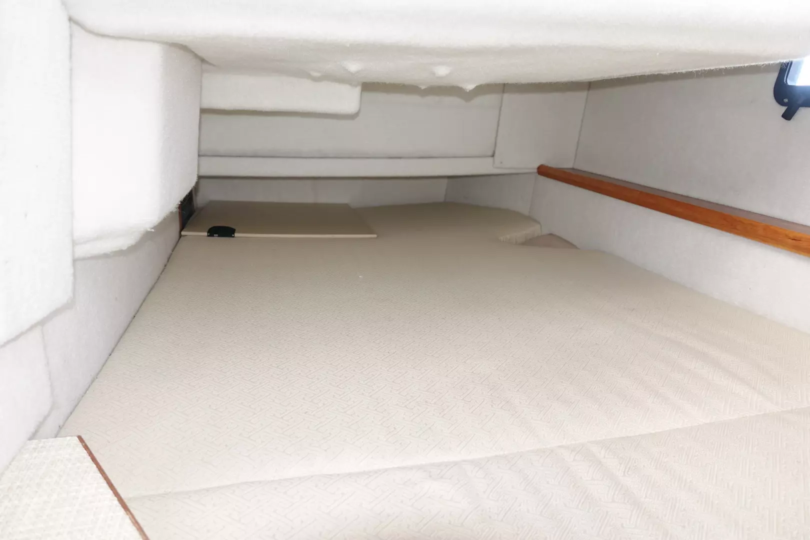 2015 Cutwater 30 Sedan - Image 13