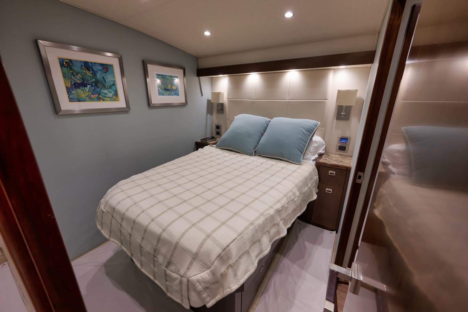 2015 Viking Enclosed Bridge - Image 39