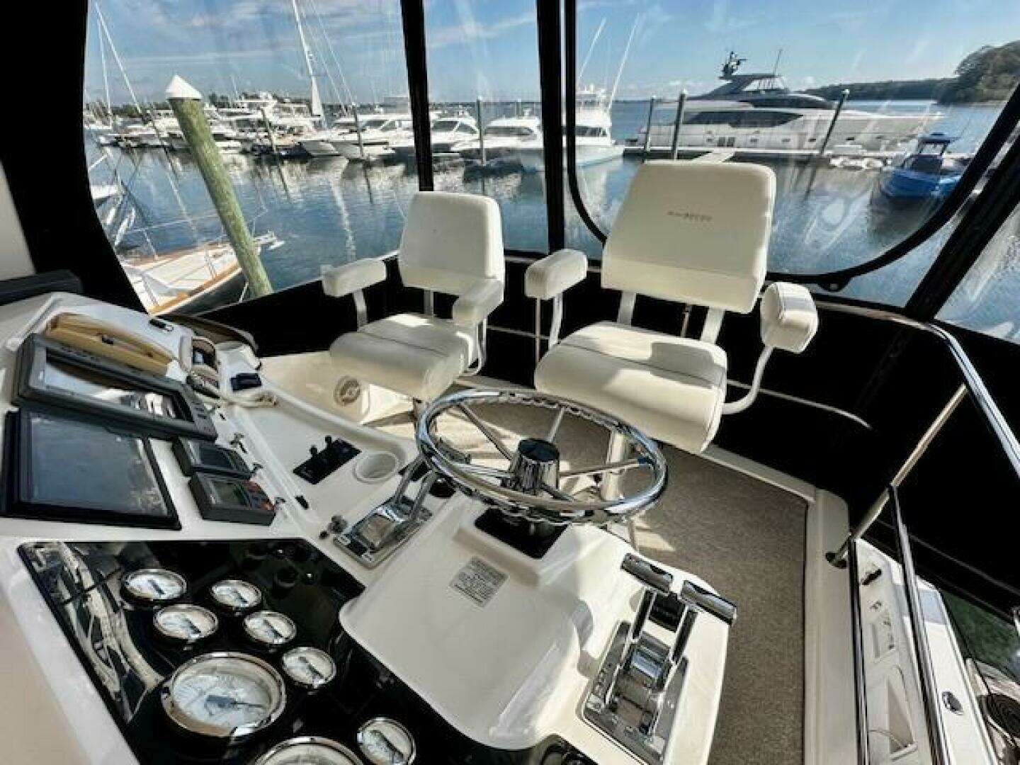 2001 Silverton 42 Convertible - Image 16