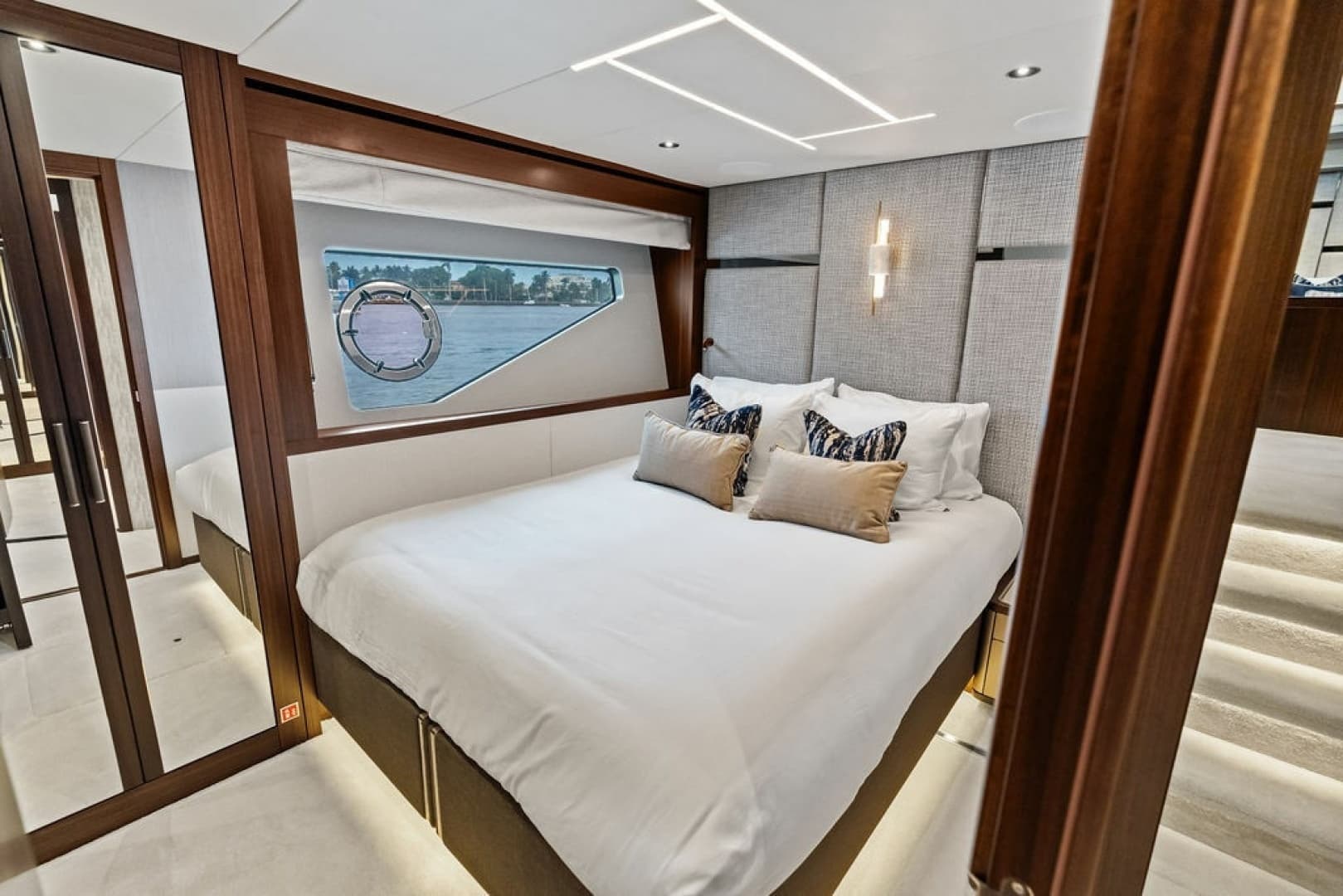 2026 Sunseeker 88 Yacht - Image 83