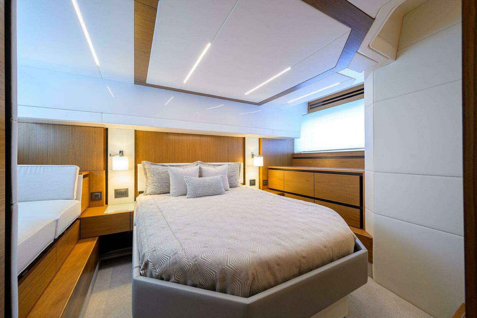 2023 Tiara Yachts C49 - Image 17