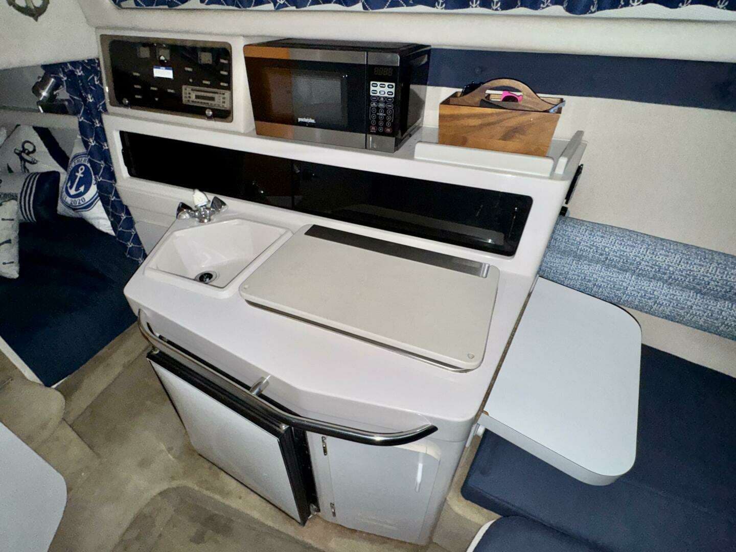 1994 Chaparral Signature 27 Cabin Cruiser - Image 43