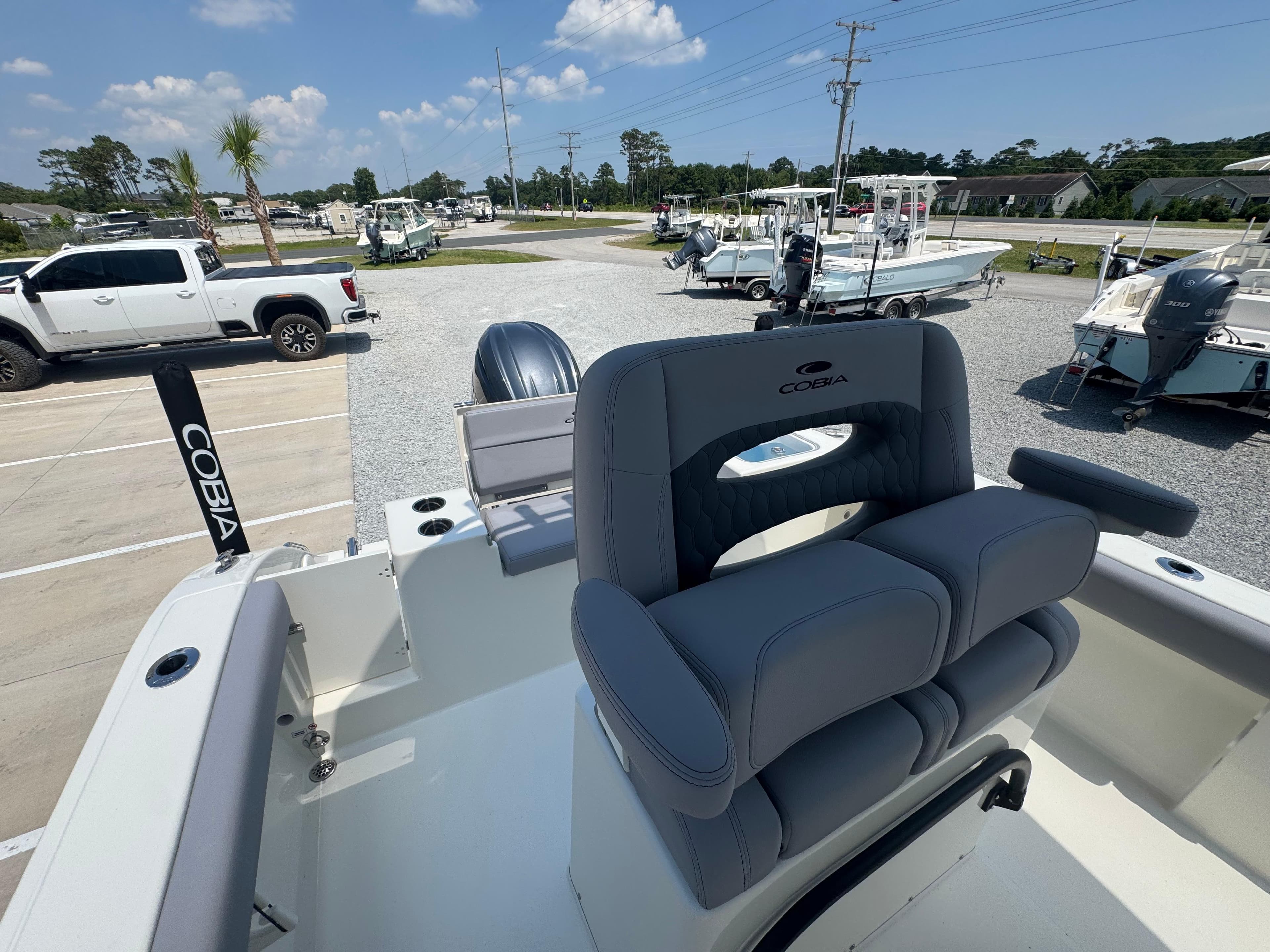 2025 Cobia 220 Center Console - 18