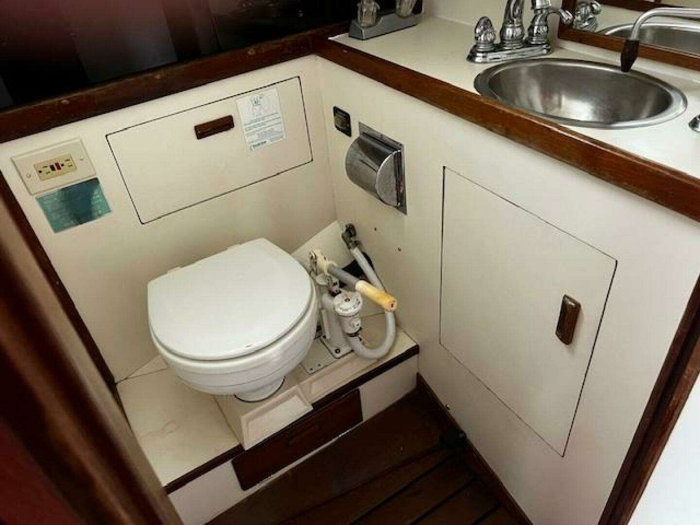 1987 Sabre 34 Mark II - Image 88