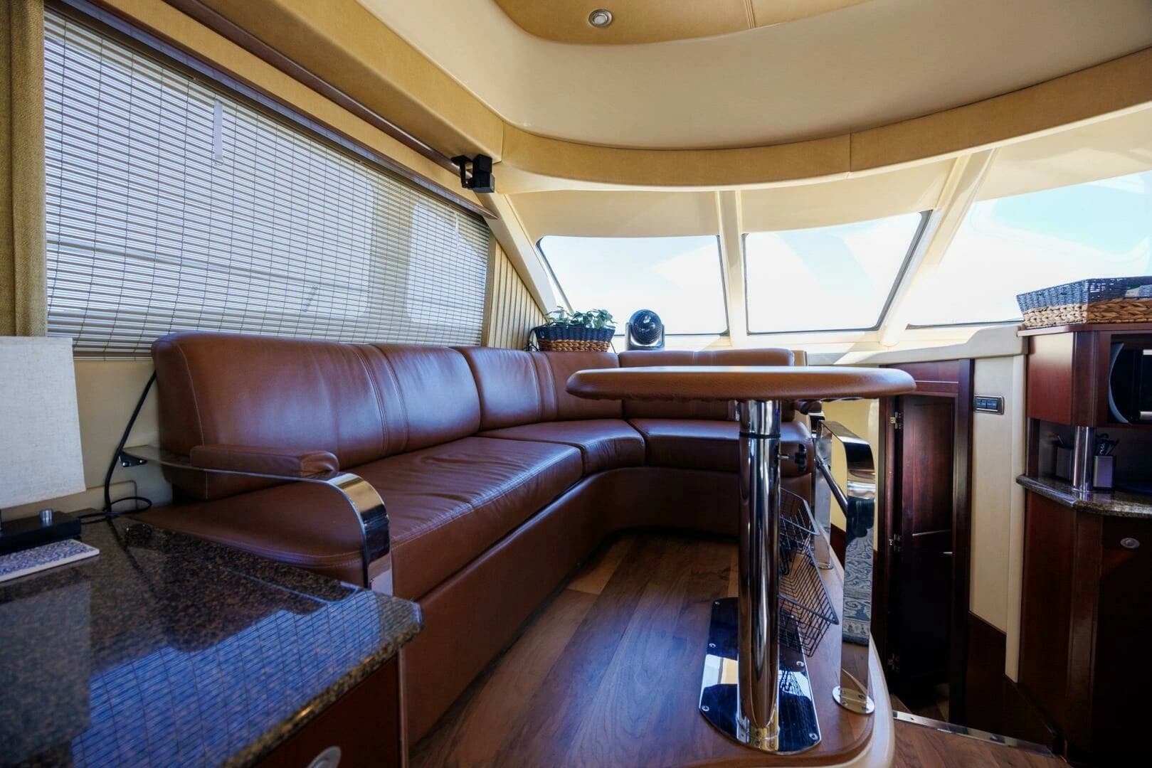 2006 Sea Ray 52 Sedan Bridge - Image 8
