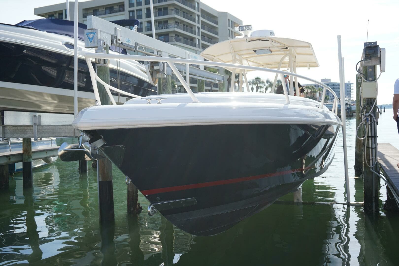 2008 Intrepid 323 - Image 3