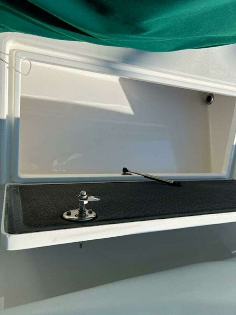 2008 Spectre 34 Center Console - Image 46