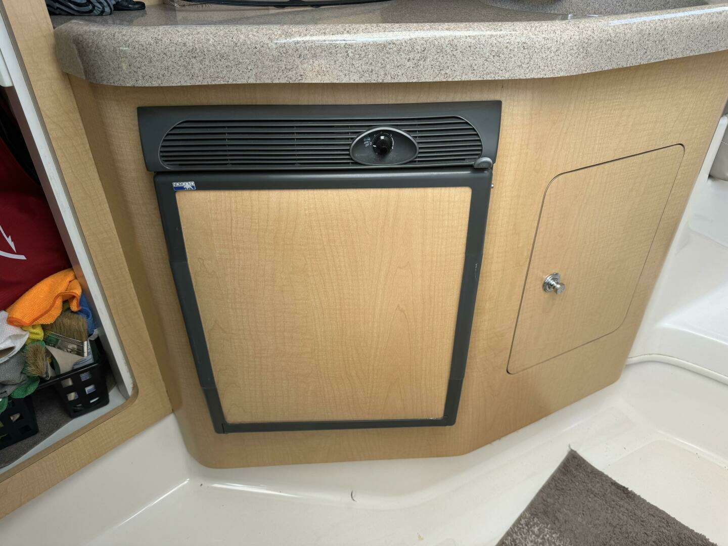 2002 Boston Whaler 275 Conquest - Image 21