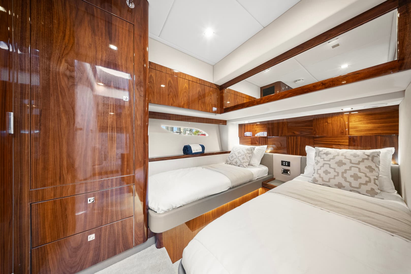 2024 Riviera 6000 SPORT YACHT - Image 76