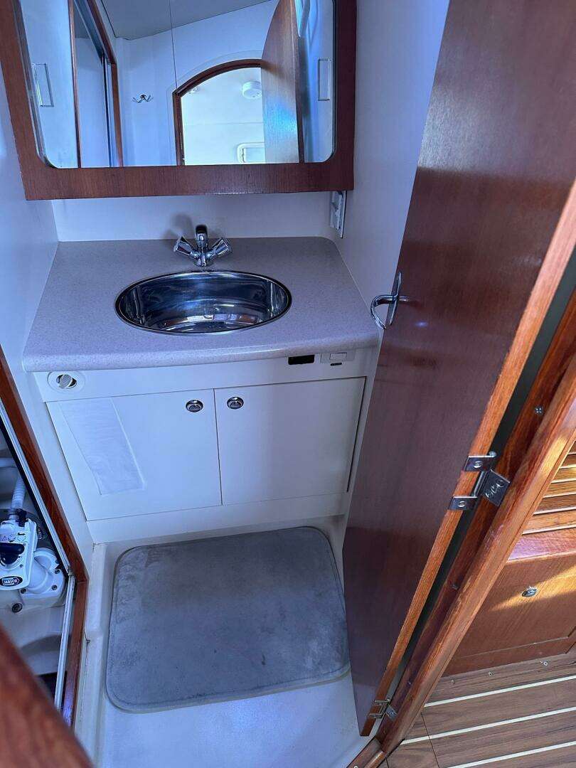 2005 Hunter 38 - Image 40