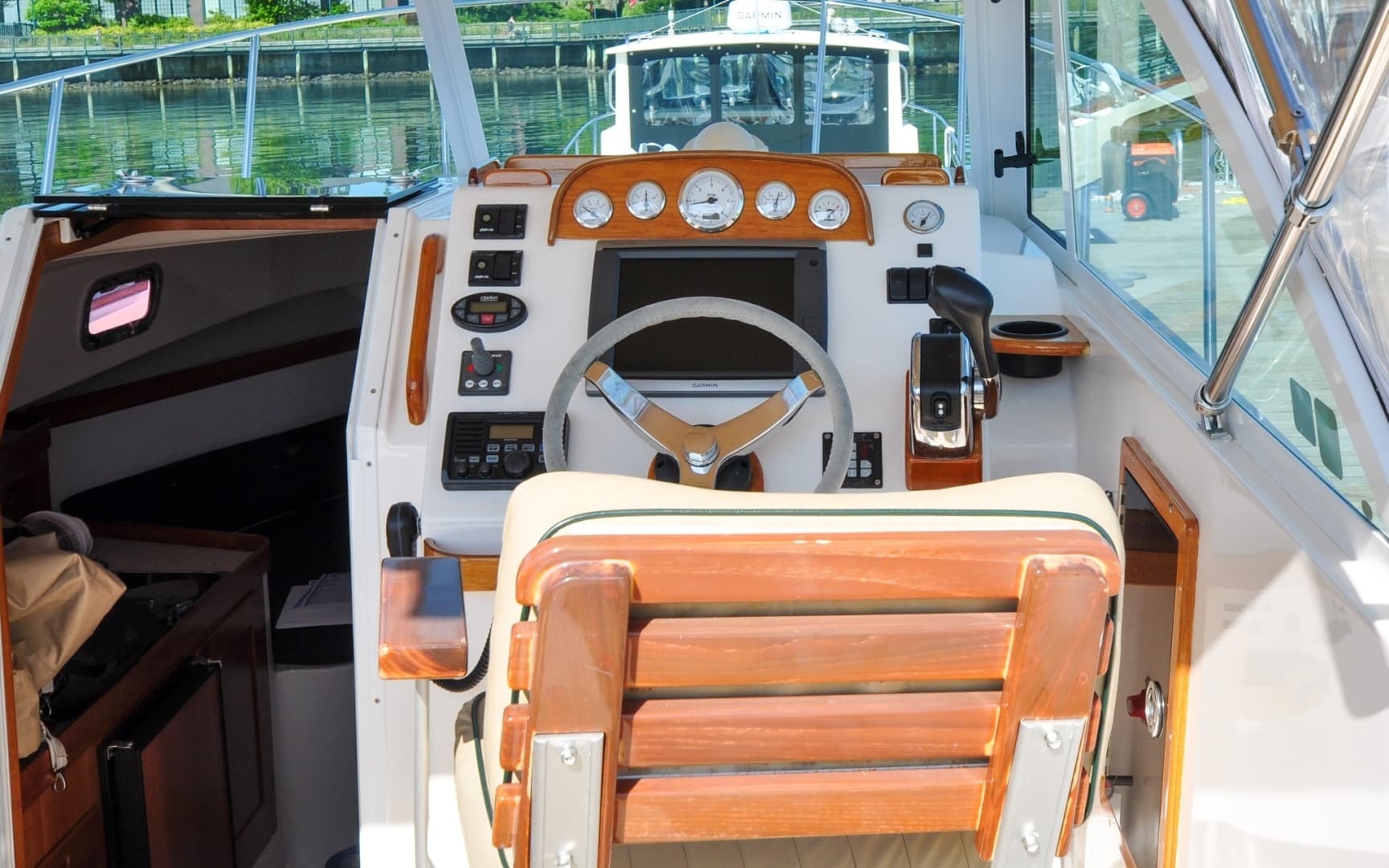 2005 Hunt Surfhunter 29 - Image 32