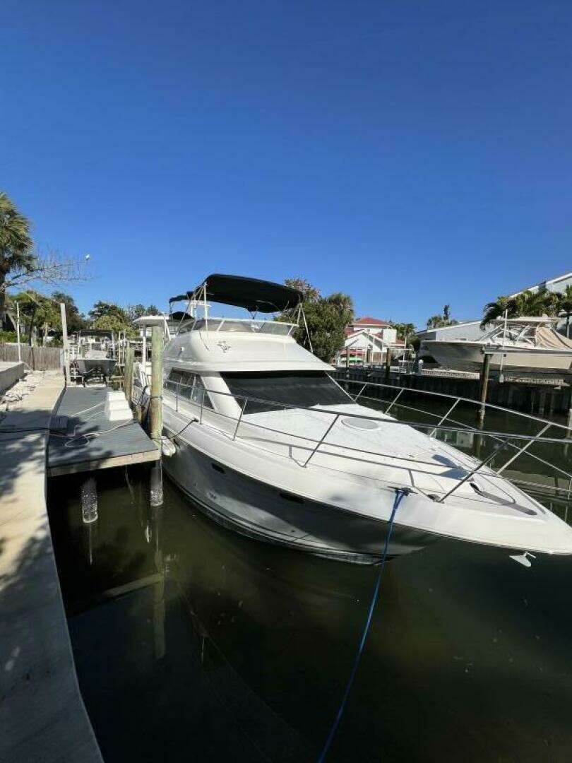2004 Cruisers Yachts — - Image 4