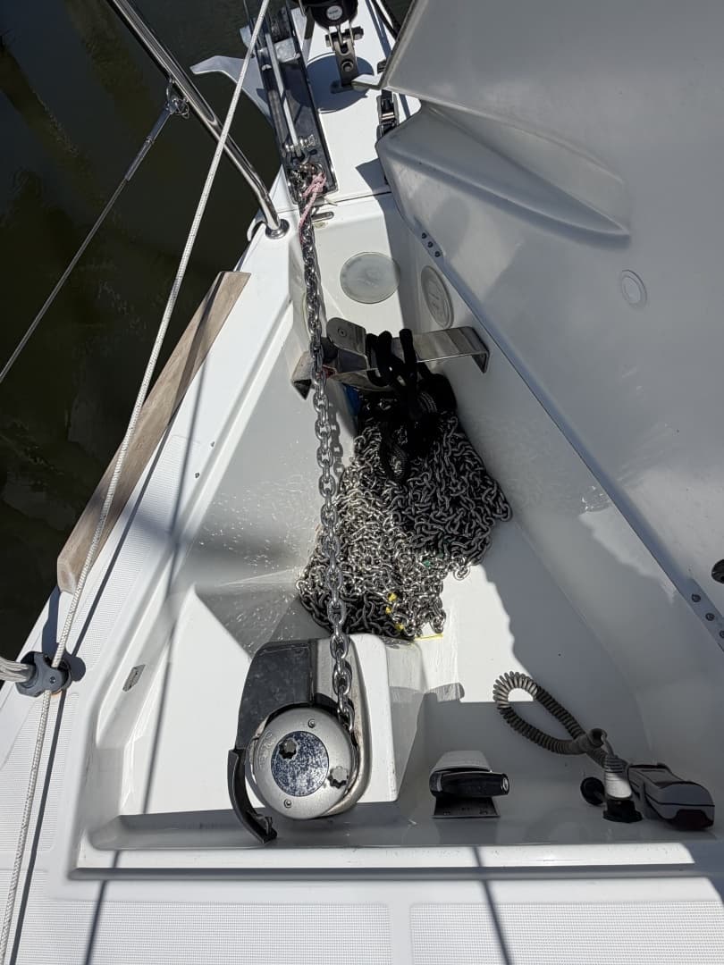 2015 Jeanneau 349 - Image 12