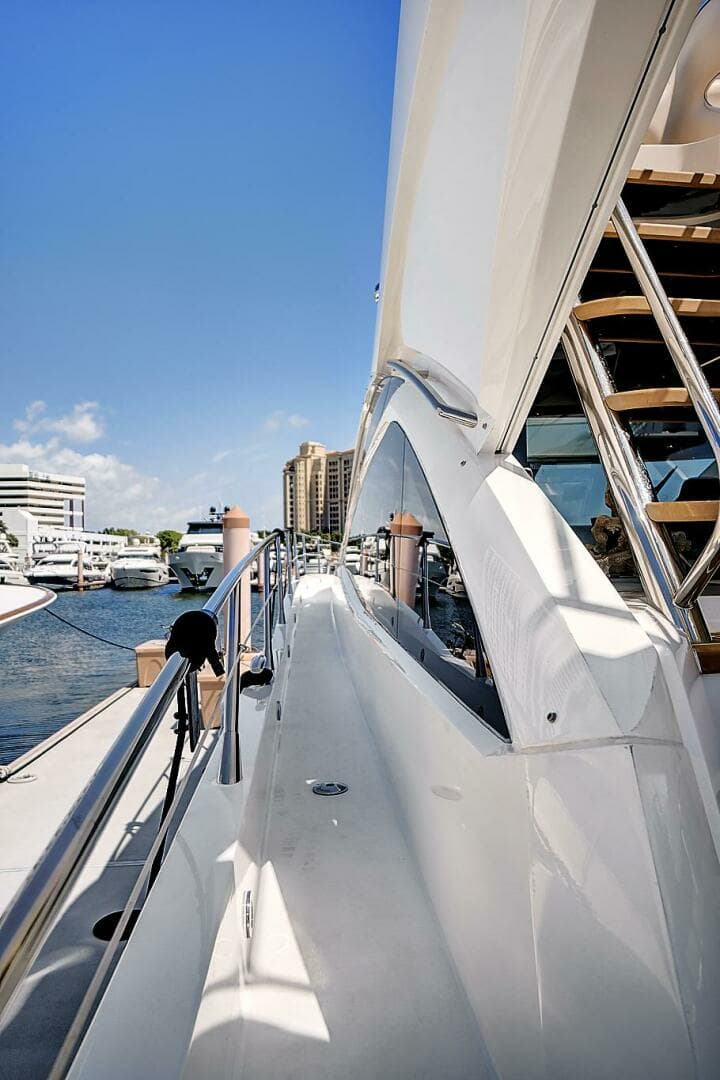 2017 Sunseeker 68 Sport Yacht - Image 6