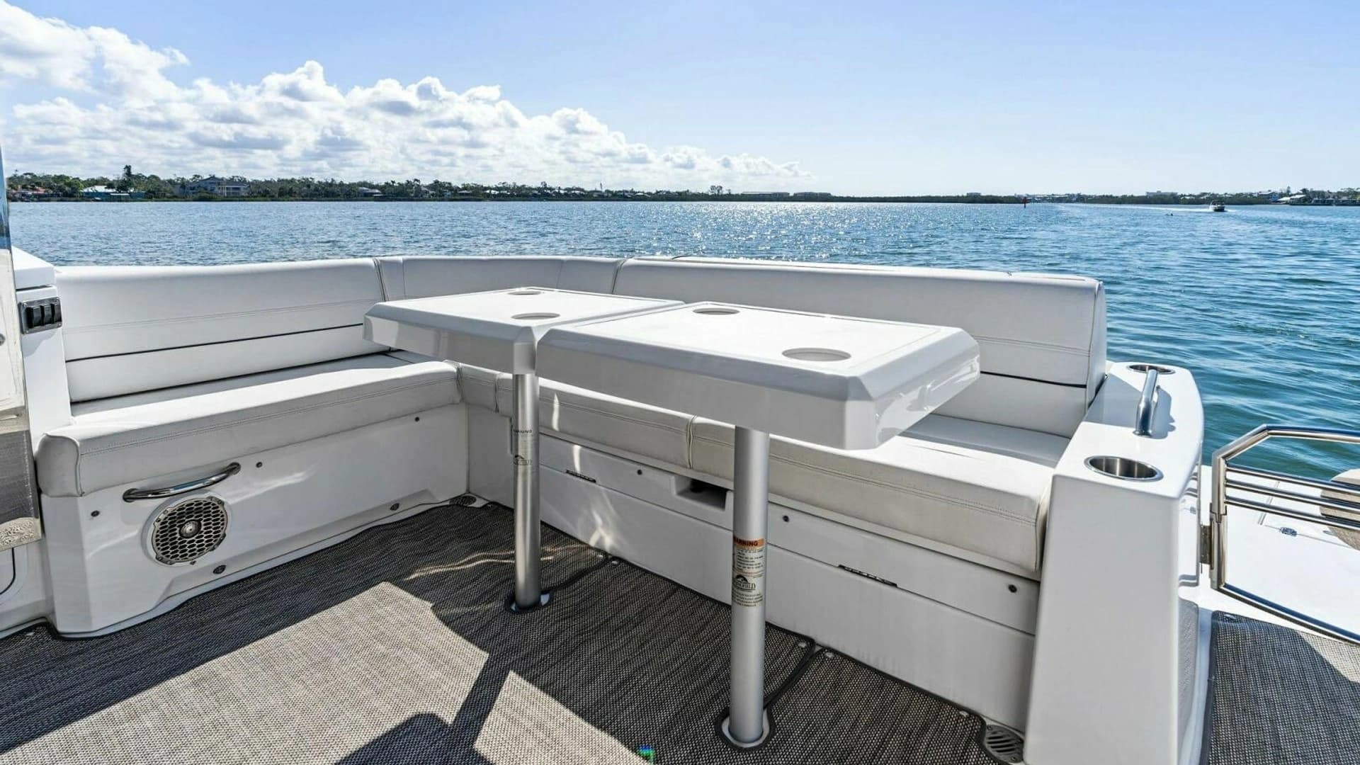 2019 Cruisers Yachts 45 Cantius - Image 18