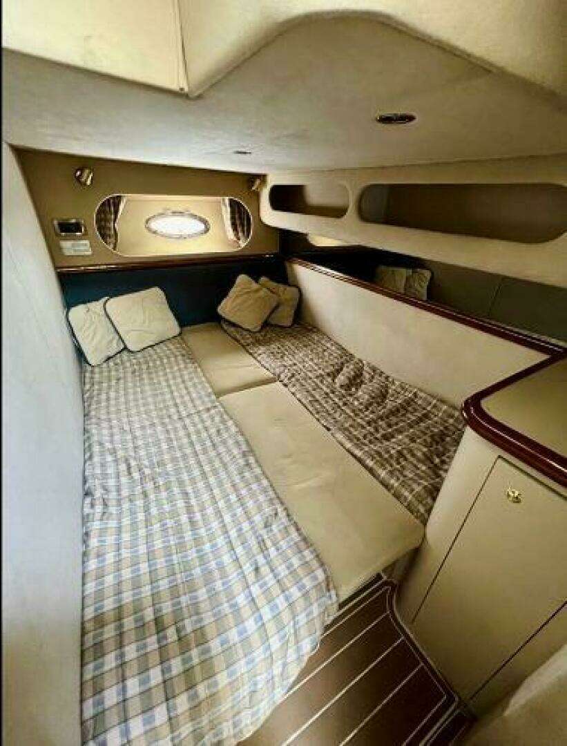2000 Cruisers 3772 Express - Image 11