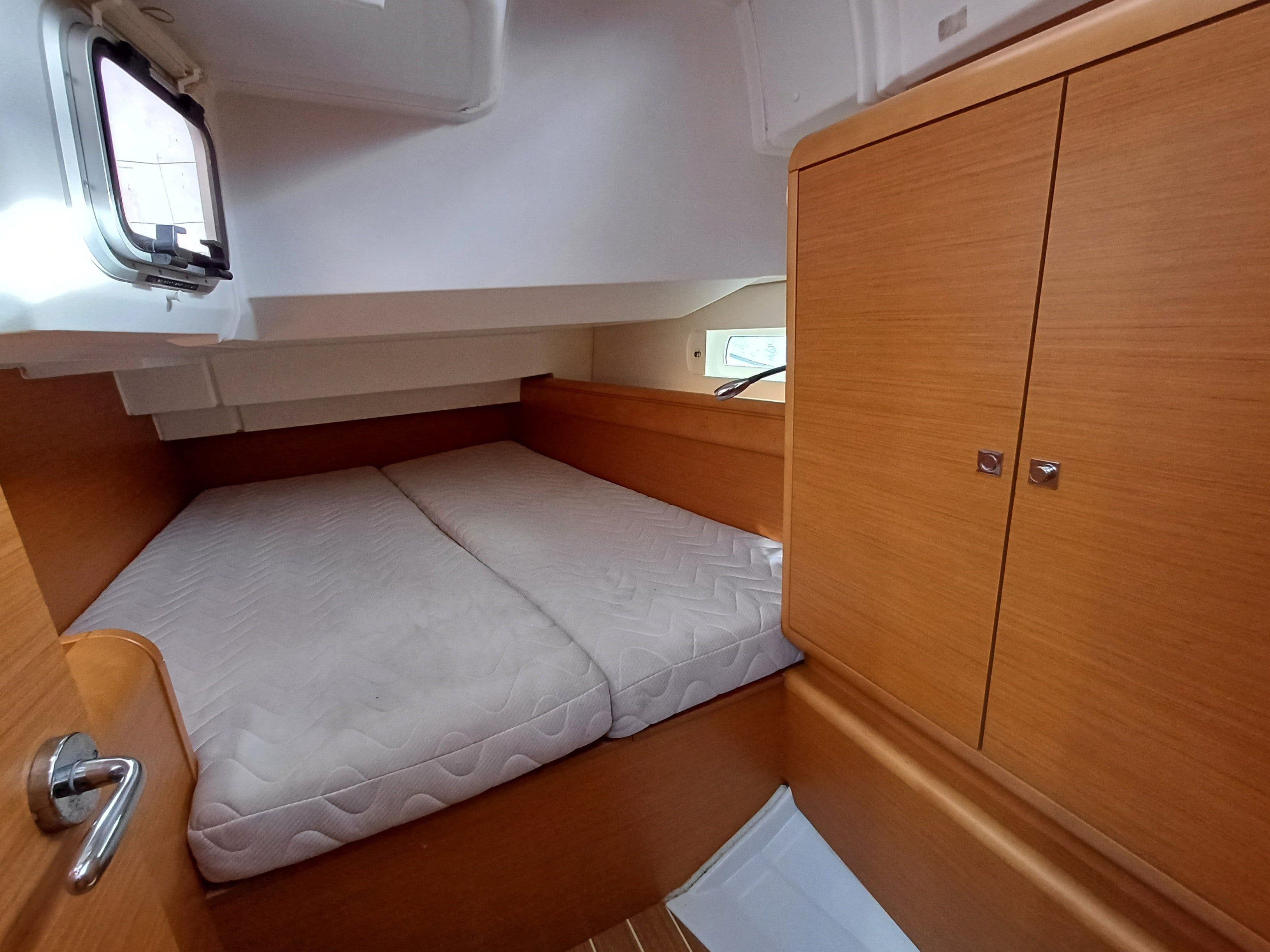 2010 Jeanneau Sun Odyssey 409 - 13
