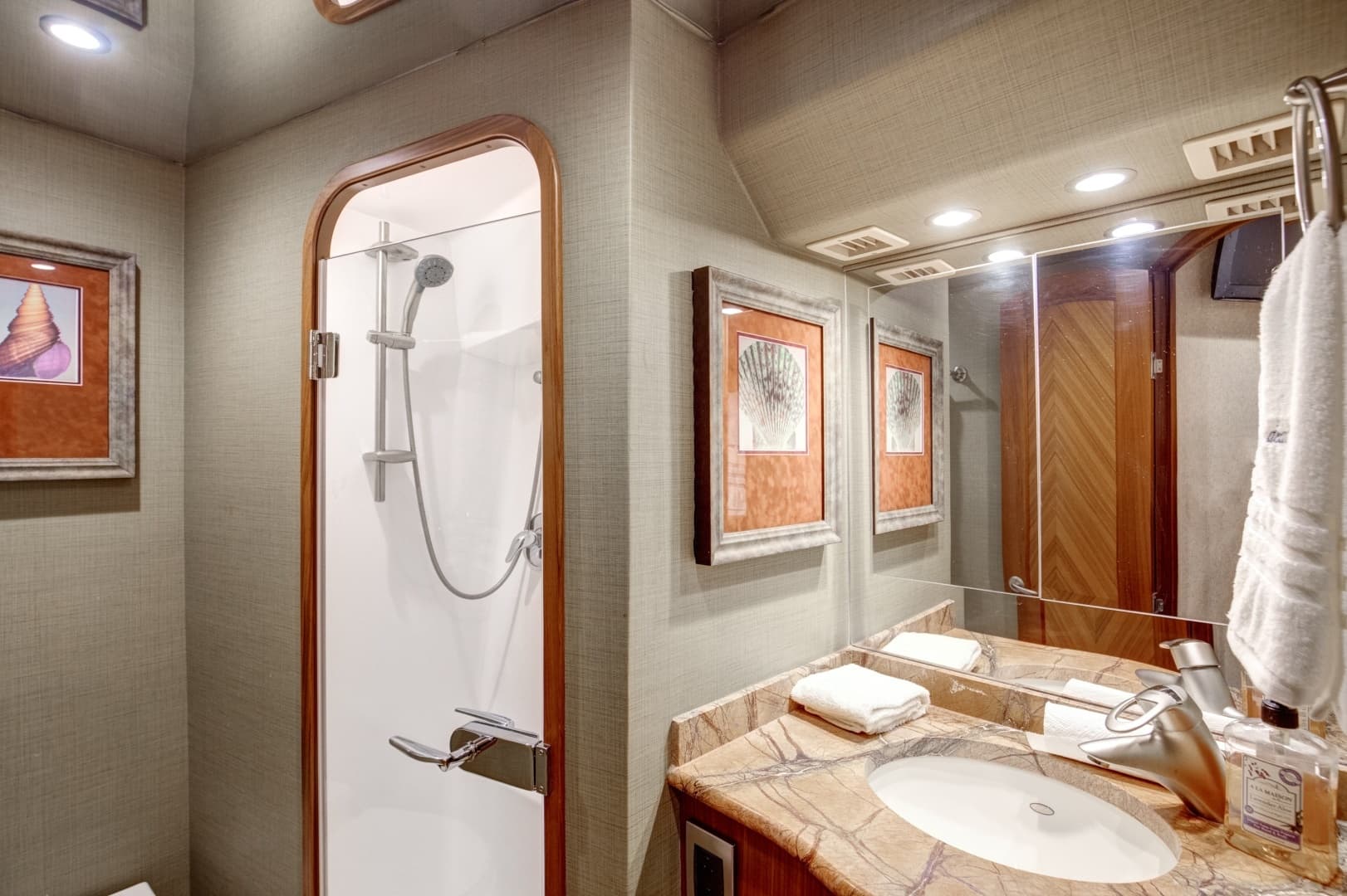 2010 Viking 82 Convertible - Image 29