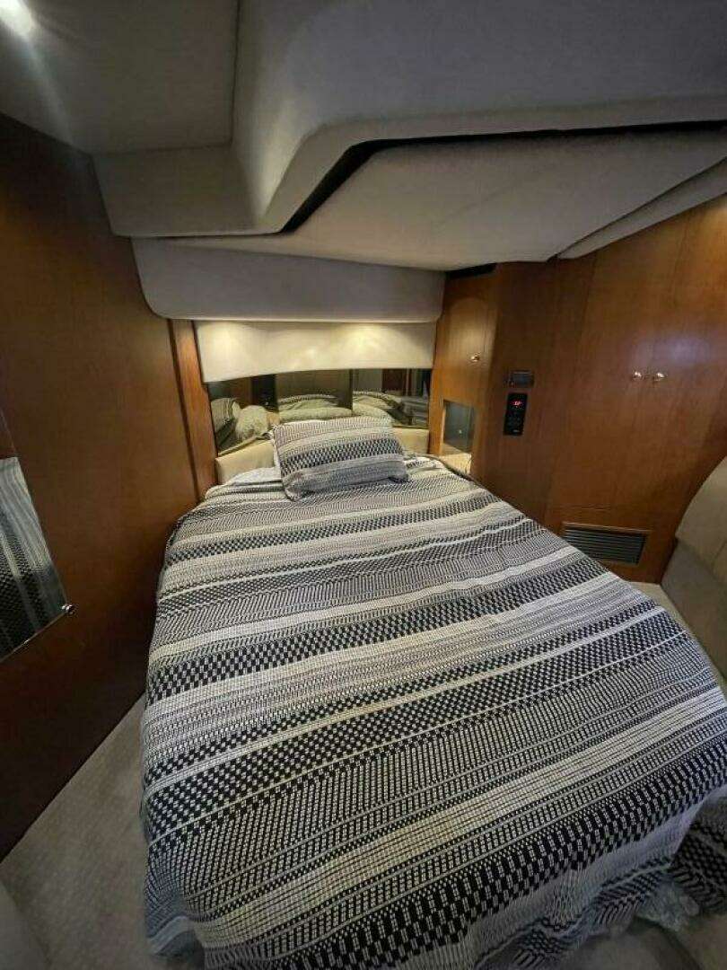 2001 Cruisers Yachts 5000 Pilothouse - Image 13