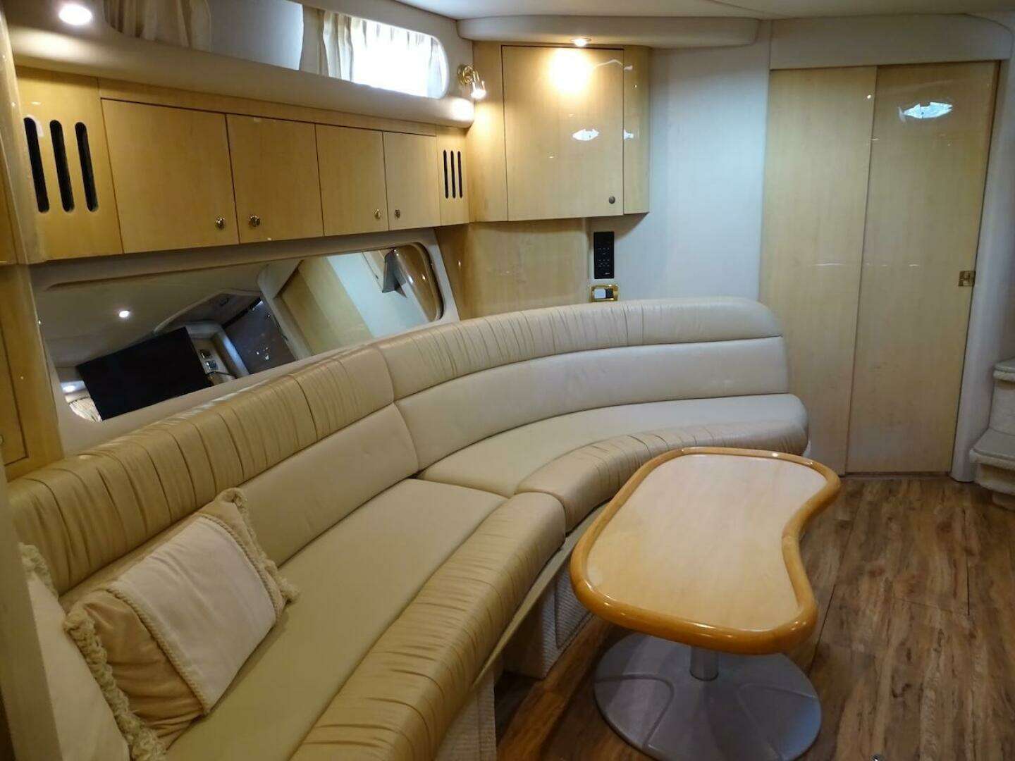 2001 Sea Ray 410 Sundancer - Image 16