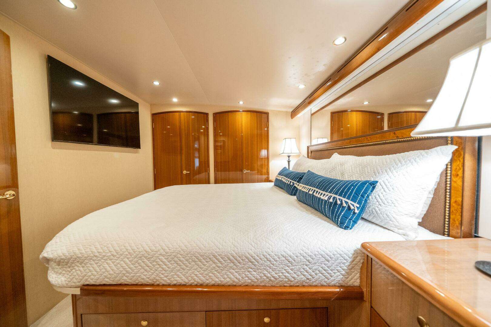 2006 Viking 68 Convertible - Image 29