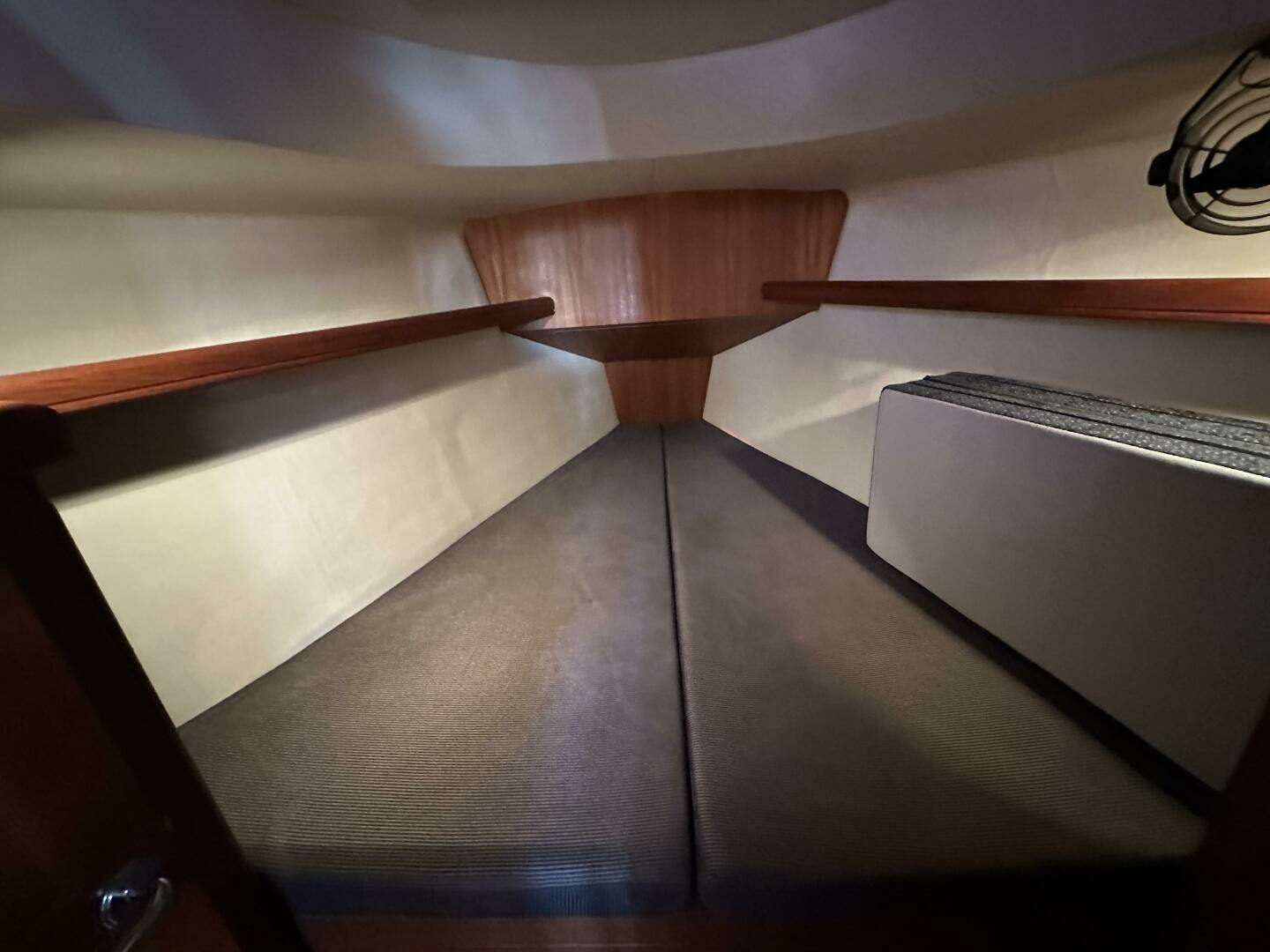 2006 Hunter 38 - Image 27