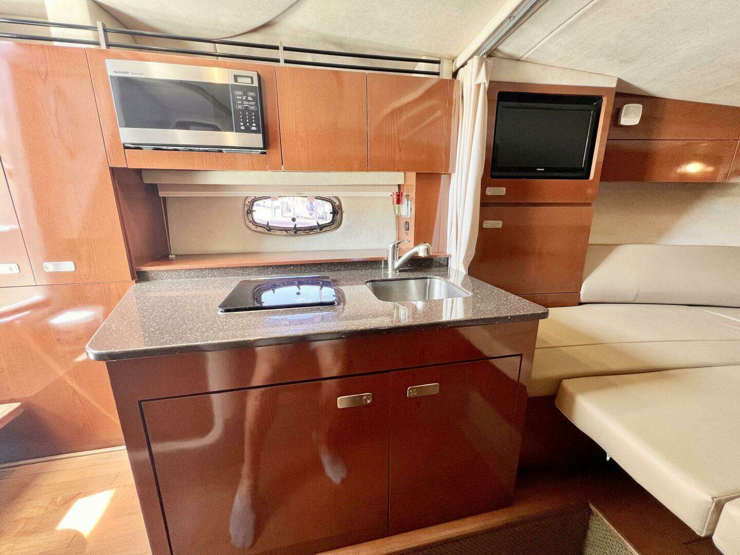2012 Sea Ray 310 SunDancer - Image 10