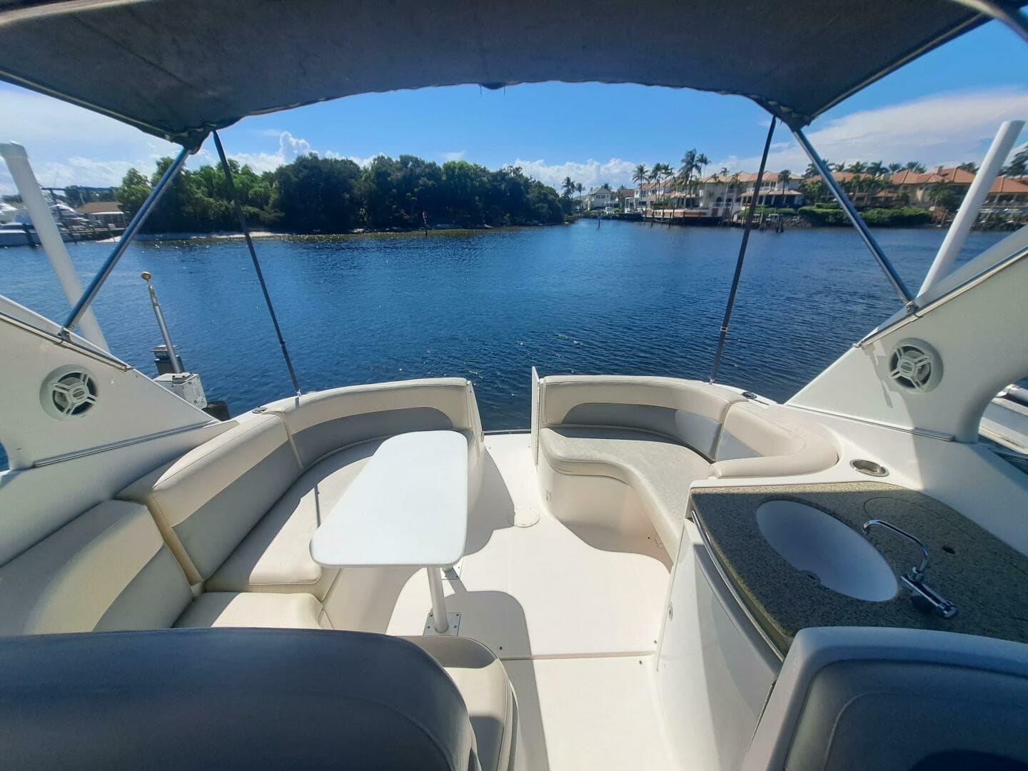 2005 Chaparral 330 Signature Cruiser - Image 7