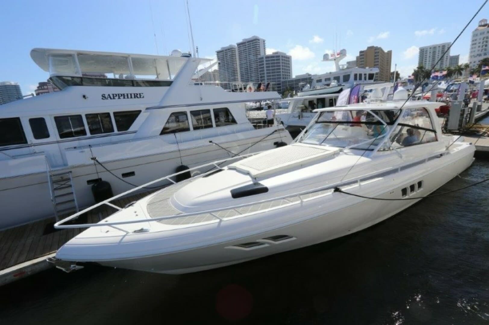 2019 Intrepid 475 Sport Yacht - Image 2