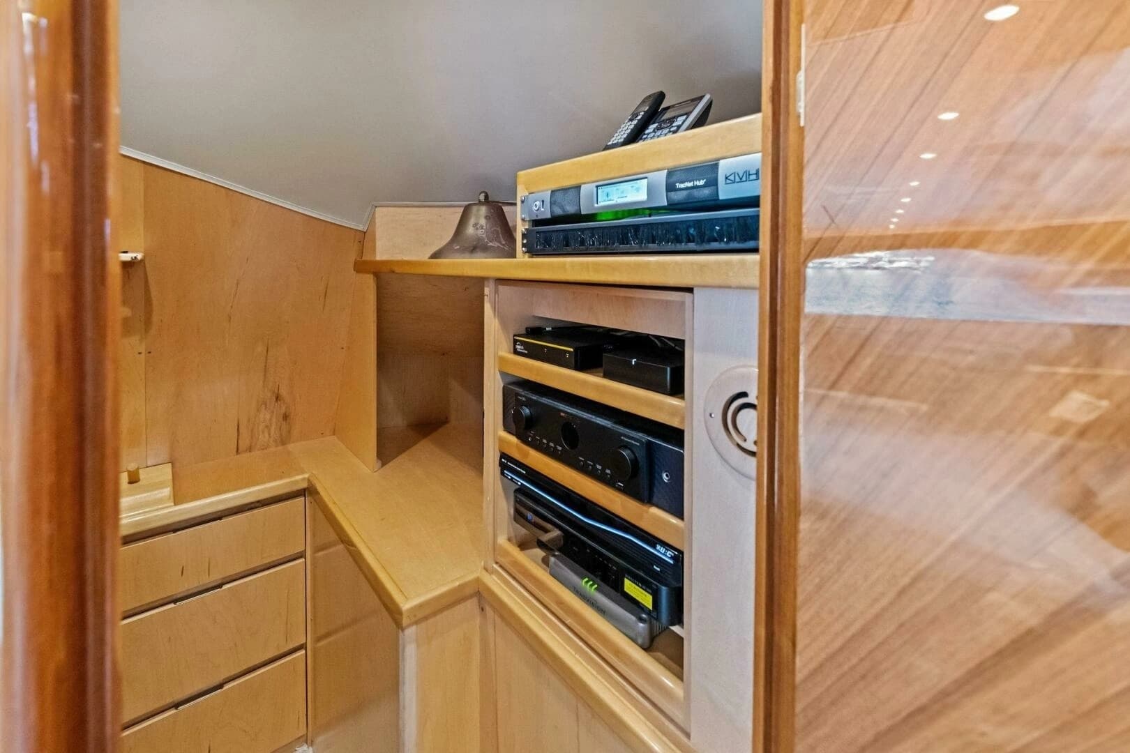 2012 Viking 82 Convertible - Image 60