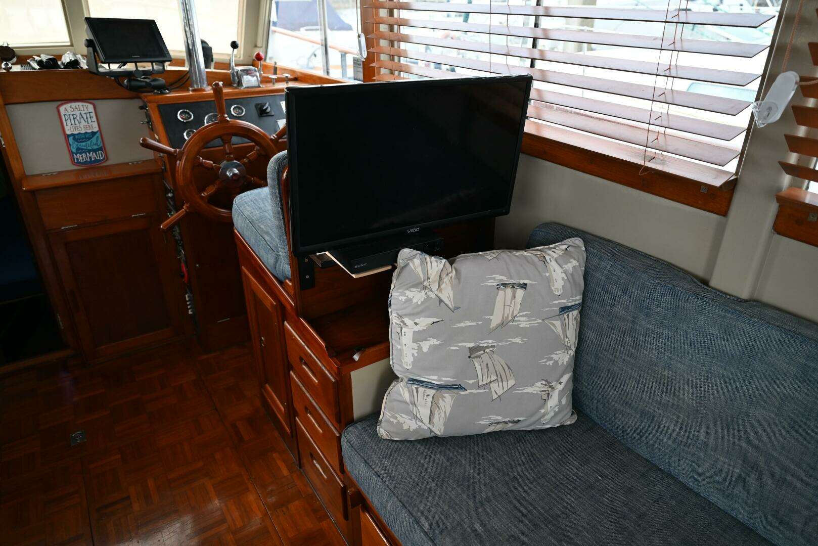 1970 Grand Banks Flybridge Trawler - Image 6
