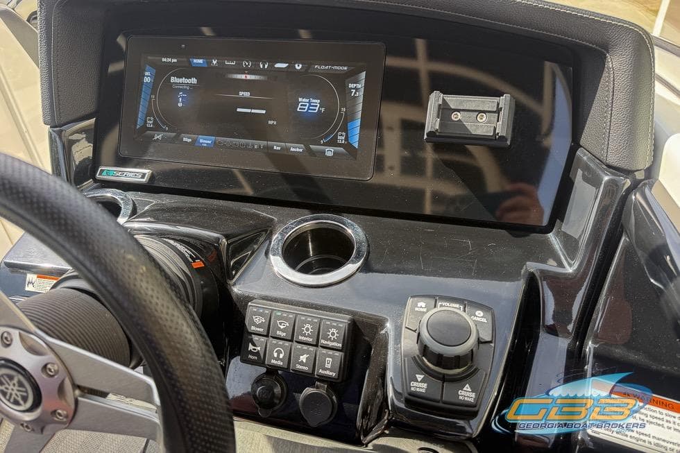 2019 Yamaha Boats 242 Limited S E-Series dashboard with touchscreen and controls.