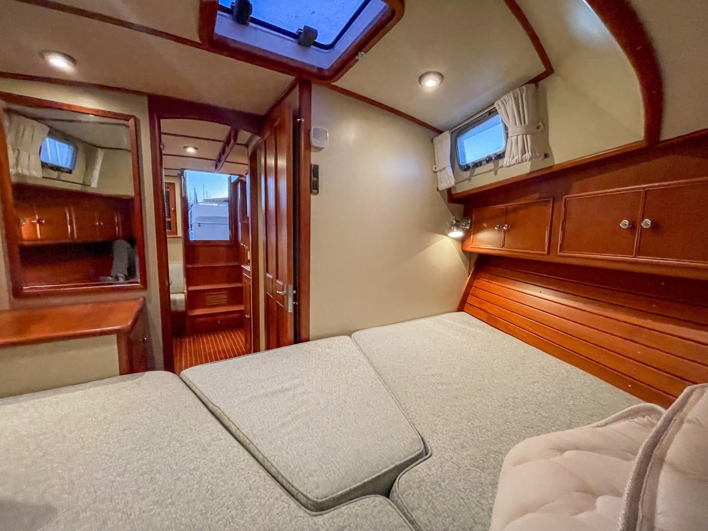2001 Grand Banks Eastbay 38 HX - Image 37