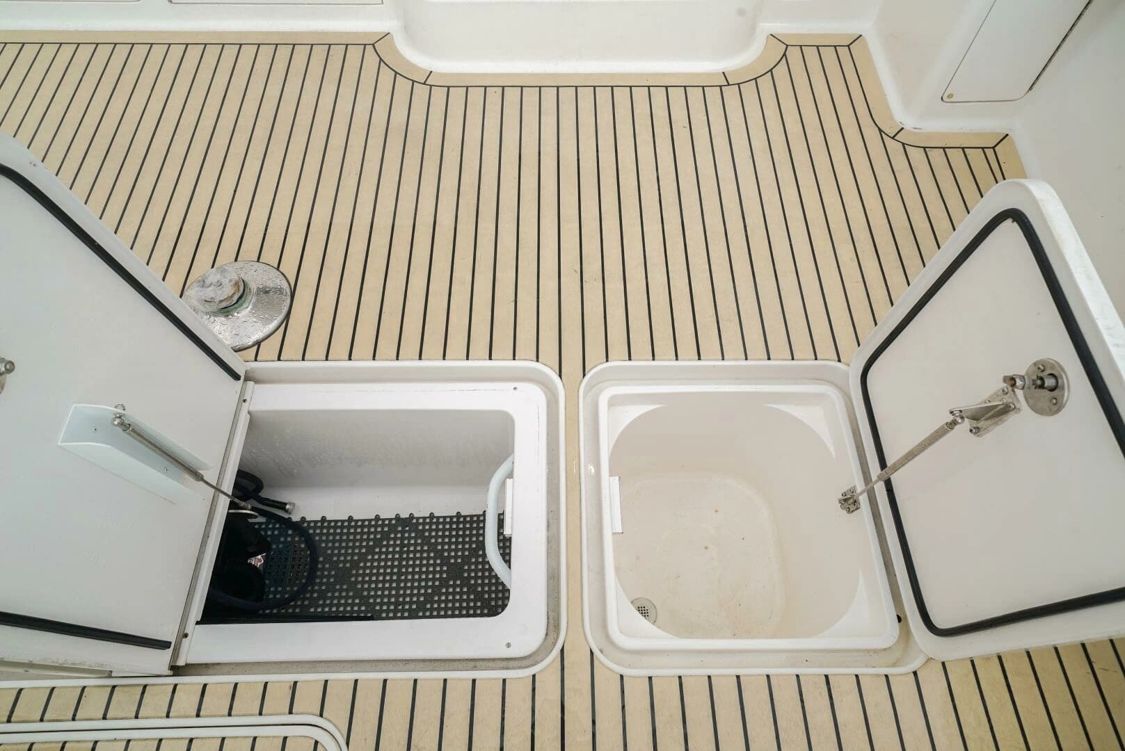 2007 Viking 45 Convertible - Image 34