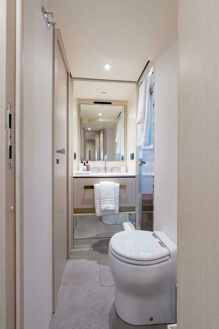 2022 Azimut 78 - Image 47