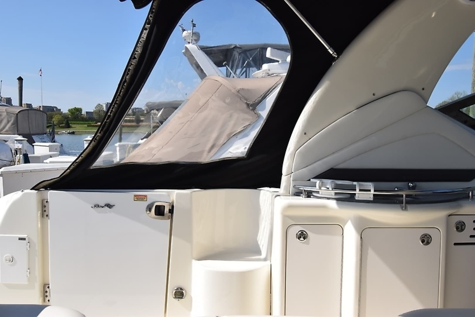 2004 Sea Ray 390 Sundancer - Image 13